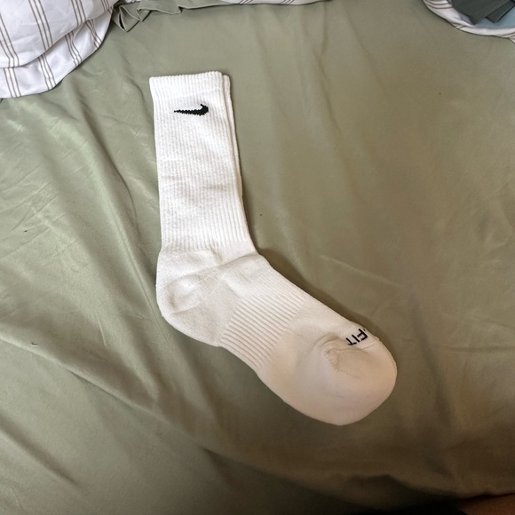 3 - White Nike Midcalf socks - Picture 2 of 4